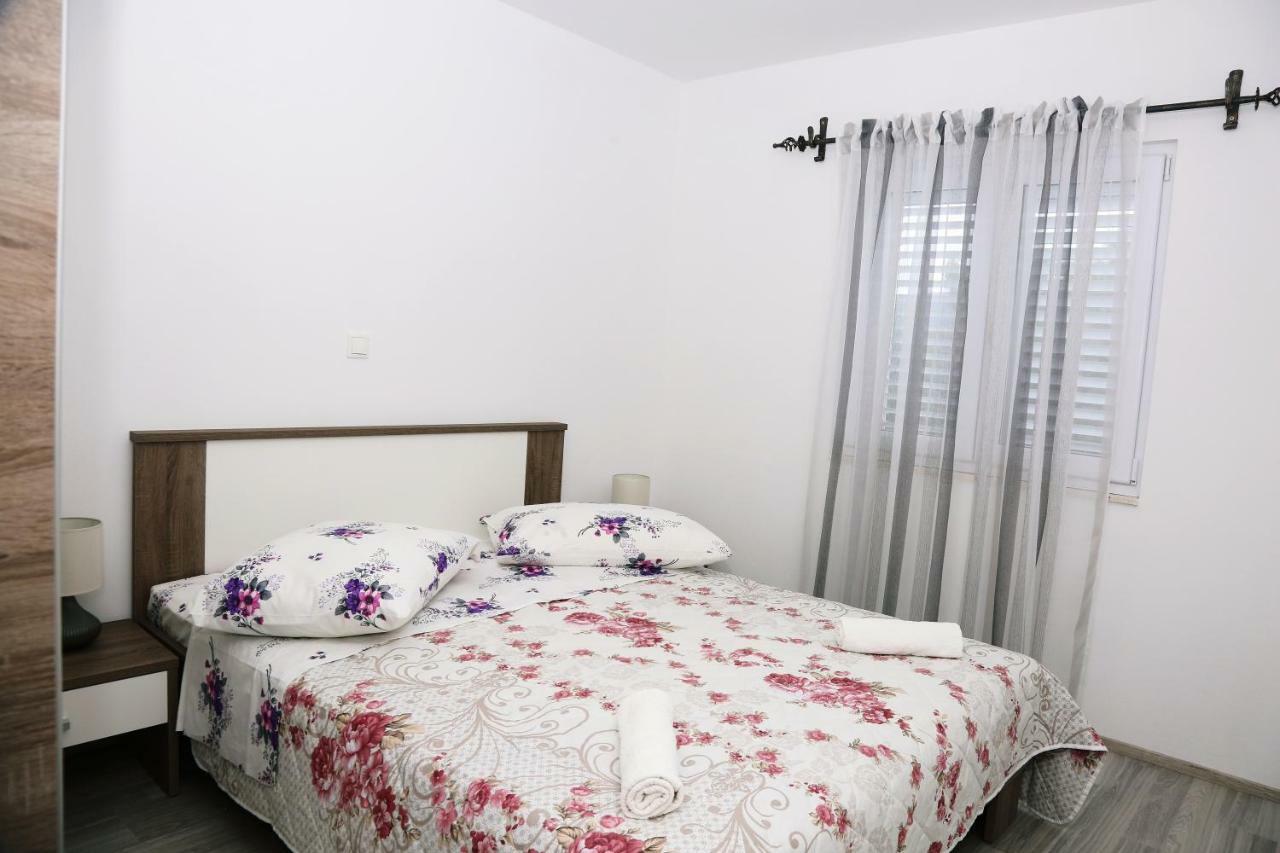 Apartments Tonia Br. 1 Zavalatica Exterior foto